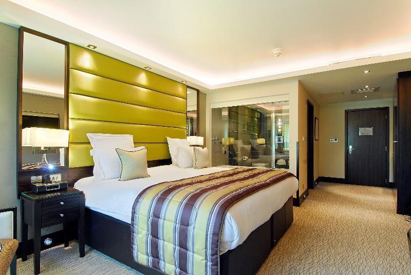 Montcalm Mayfair, Autograph Collection London Rum bild A bedroom at the InterContinental London The O2
