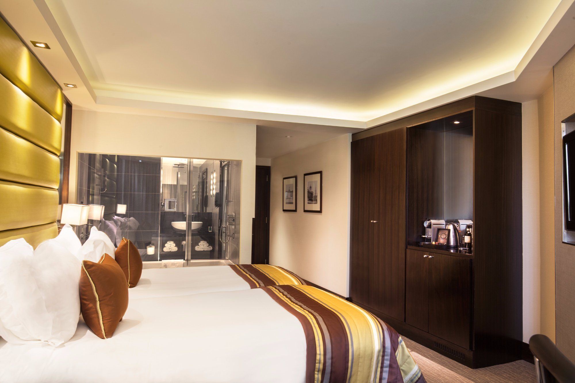 Montcalm Mayfair, Autograph Collection London Exteriör bild A room at the Mandarin Oriental, London
